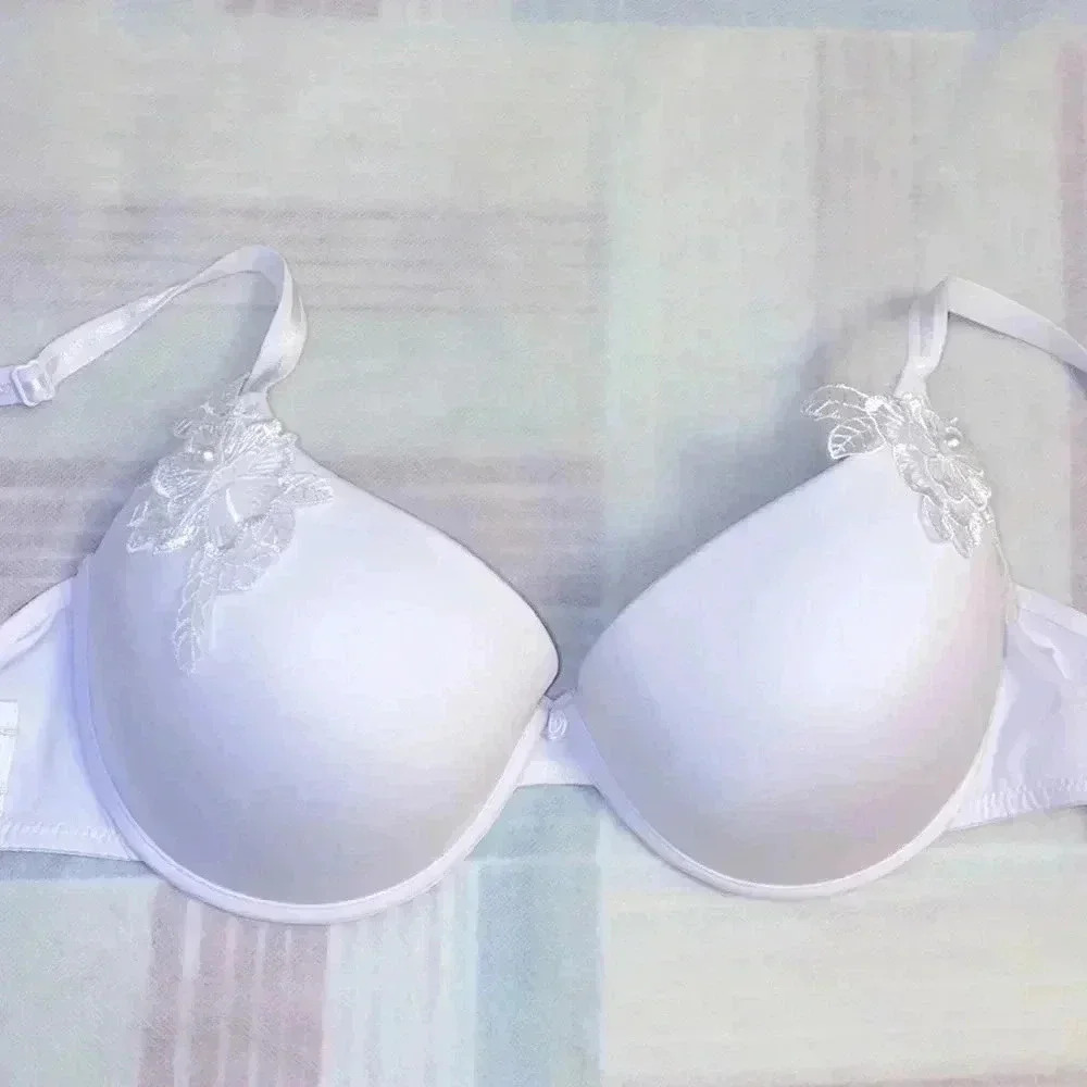 💥Sexy💥  White 💥Bra 💥 Brand New No tags